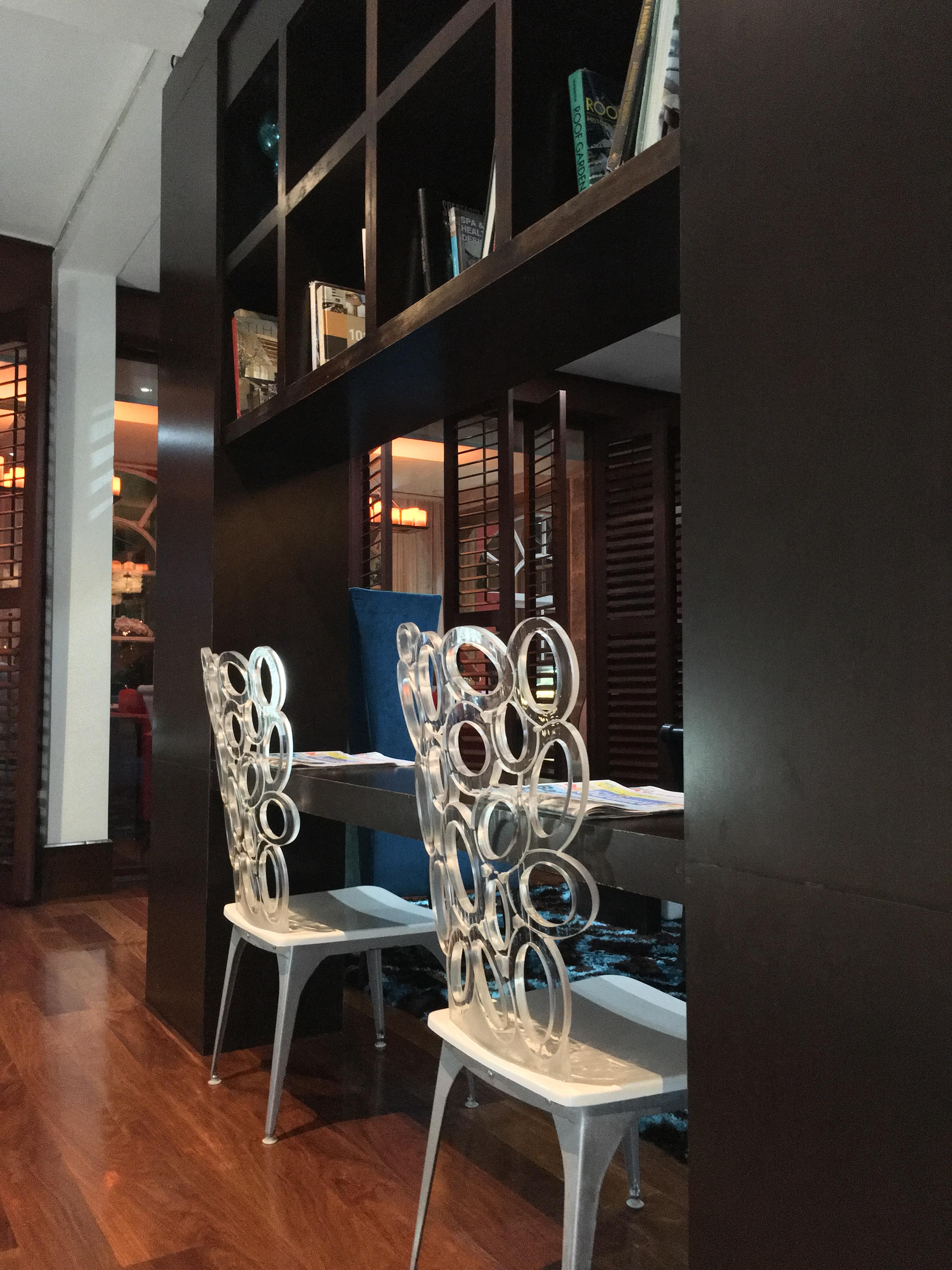 S Hotel Kingston Bagian luar foto Interior of the restaurant
